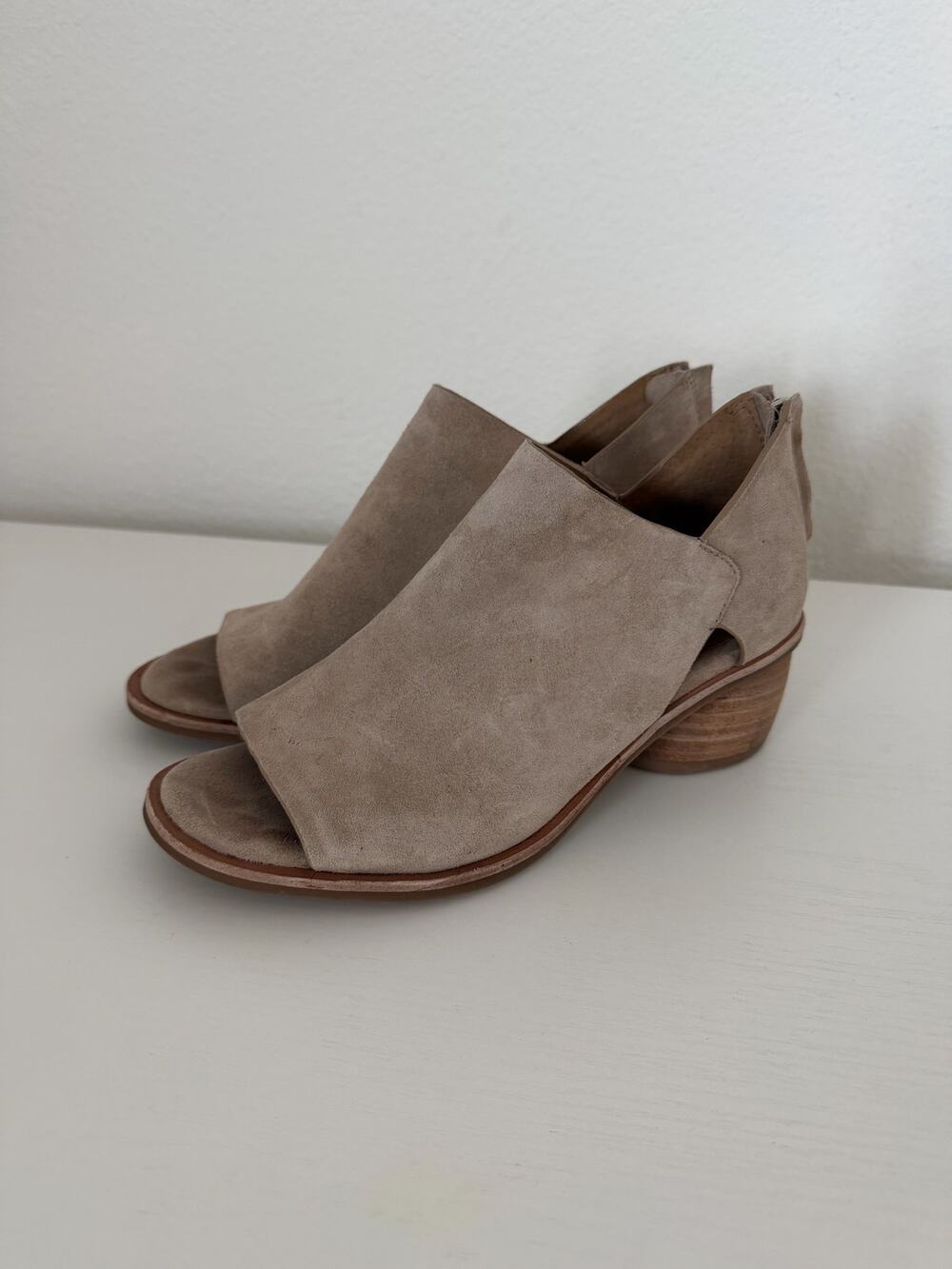 Sofft Womens Carleigh Peep Toe Bootie Leather Wood Block Size 7